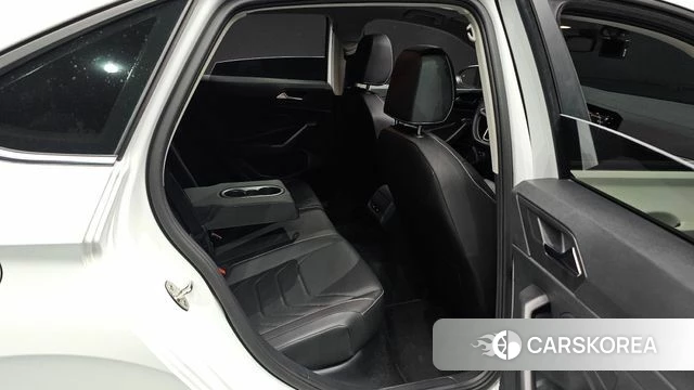 Volkswagen 7th Generation of Jetta 2024 Белый из Кореи, фото 2