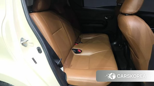 Toyota Prius C 2019 Жемчужный цвет из Кореи, фото 2