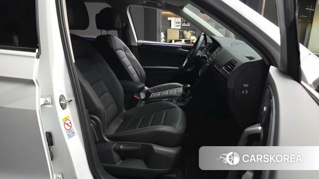 Volkswagen Tiguan second Generation 2024 Белый из Кореи, фото 2