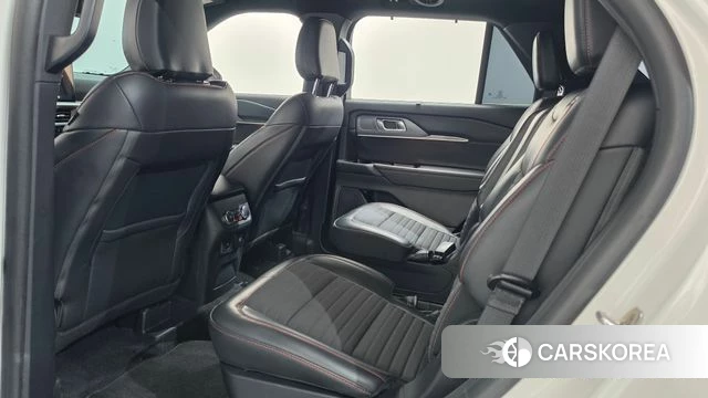 Ford Explorer 6th Generation 2024 Белый из Кореи, фото 2