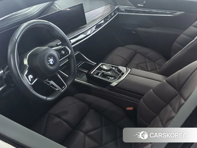 BMW 7 series 2024 Серебристо-серый из Китая, фото 2