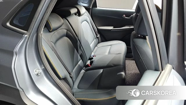 Hyundai Kona 2018 Светло-серебряный цвет из Кореи, фото 2