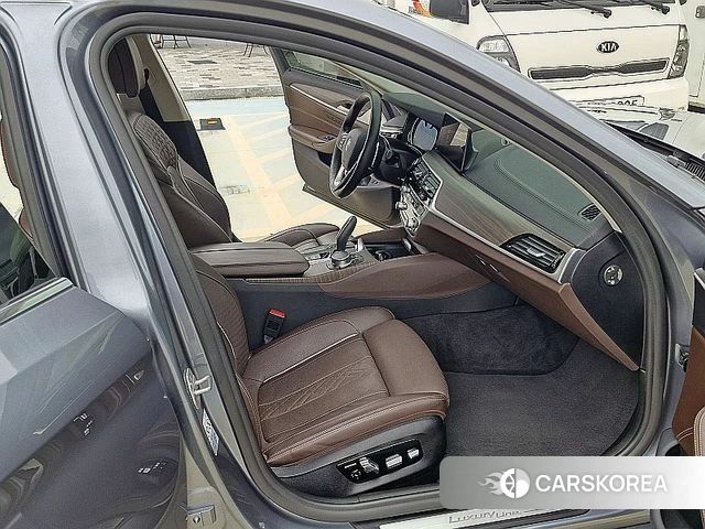 BMW 5 Series (G30) 2018 Серый из Кореи, фото 2