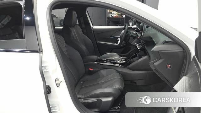 Peugeot e-208 second Generation 2021 Белый из Кореи, фото 2