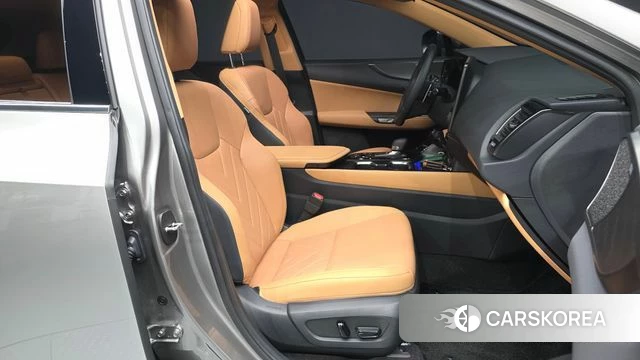 Lexus NX350h Second generation 2025 Серебристо-серый из Кореи, фото 2
