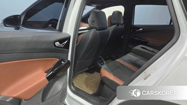 Volkswagen ID.4 2023 Белый из Кореи, фото 2