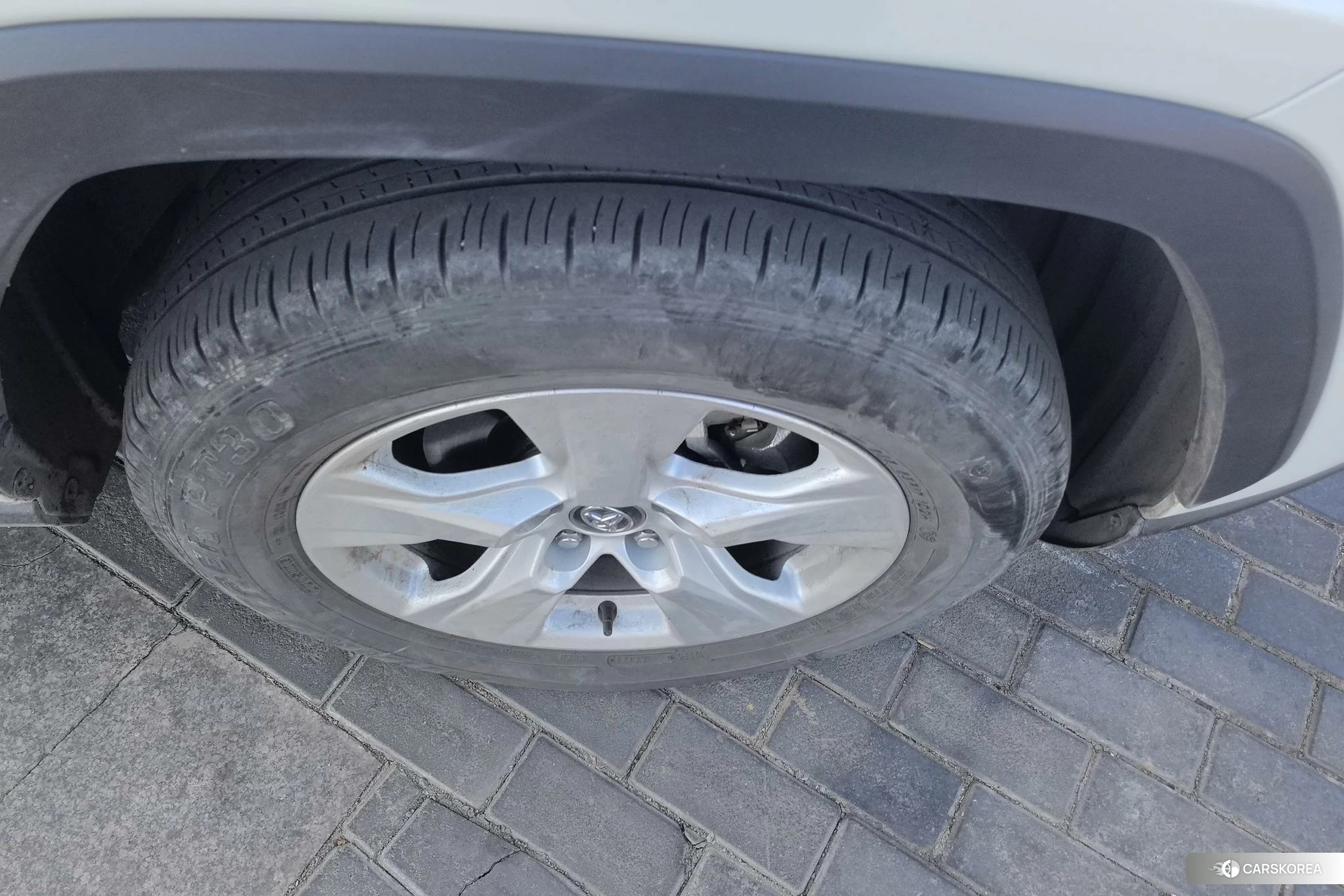 Toyota RAV4 2023 Белый из Китая, фото 2