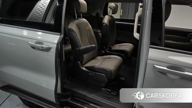 Kia The New Carnival 4th Generation 2025 Серебристо-серый из Кореи, фото 2