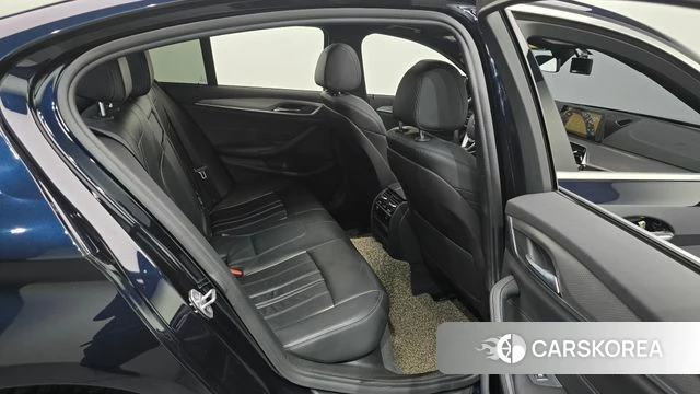 BMW 5 Series (G30) 2018 Черный из Кореи, фото 2