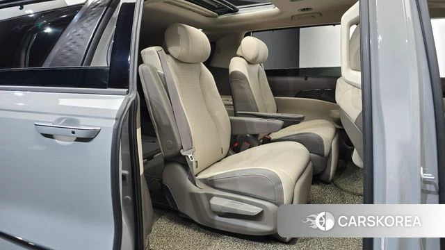 Kia The New Carnival 4th Generation 2024 Серебристо-серый из Кореи, фото 2