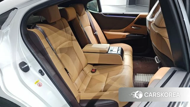 Lexus ES300h 7th generation 2019 Белый из Кореи, фото 2