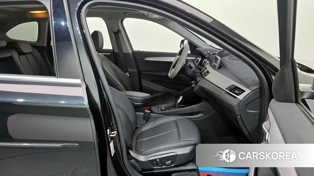 BMW X1 (F48) 2019 Черный из Кореи, фото 2