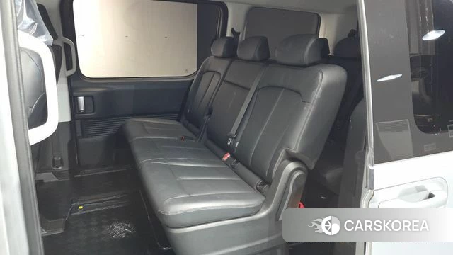Hyundai Staria 2023 Серебристо-серый из Кореи, фото 2