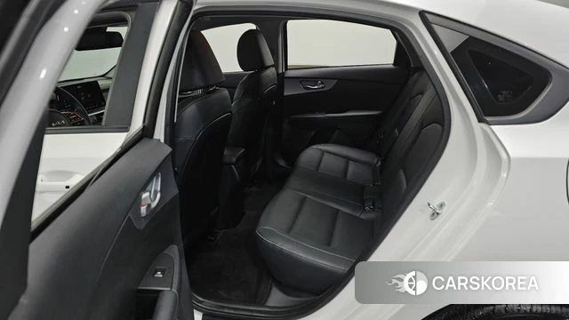 Kia The New K3 2nd generation 2022 Белый из Кореи, фото 2