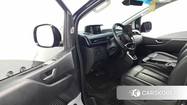 Hyundai Staria 2023 Черный из Кореи, фото 2