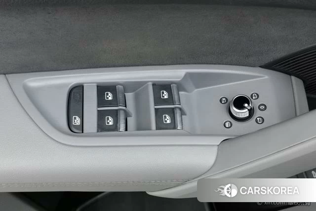 Audi Q5L 2022 Темно-серый из Китая, фото 2