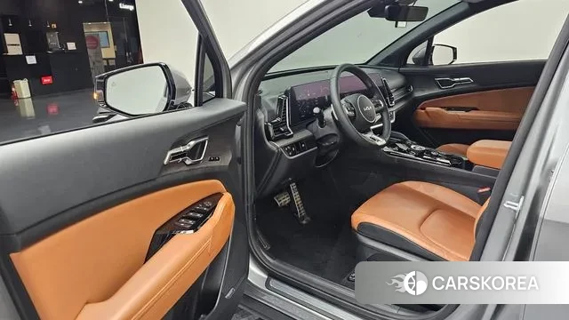 Kia Sportage 5th Generation 2023 Серебристо-серый из Кореи, фото 2