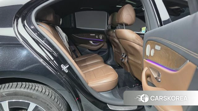 Mercedes-Benz E-Class W213 2021 Черный из Кореи, фото 2
