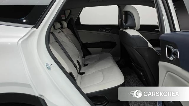 Kia Sportage 5th Generation Hybrid 2024 Белый из Кореи, фото 2