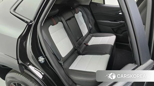 Chevrolet (GM Daewoo) Trax Crossover 2024 Черный из Кореи, фото 2