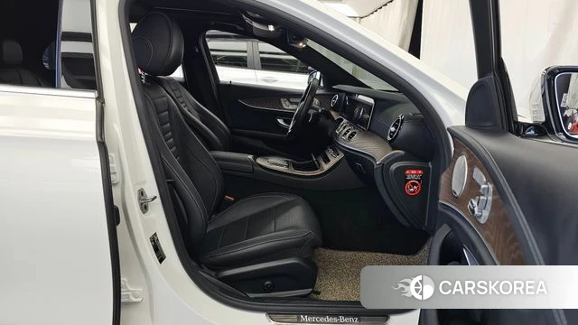 Mercedes-Benz E-Class W213 2022 Белый из Кореи, фото 2