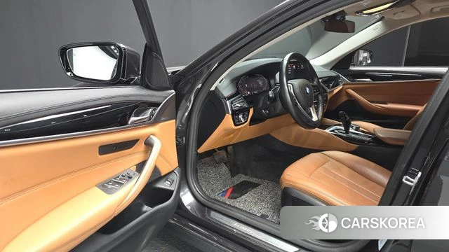 BMW 5 Series (G30) 2019 Серый из Кореи, фото 2