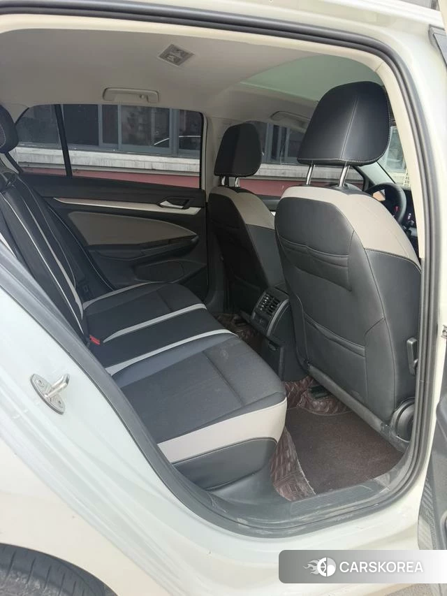 Volkswagen Golf 2021 Белый из Китая, фото 2