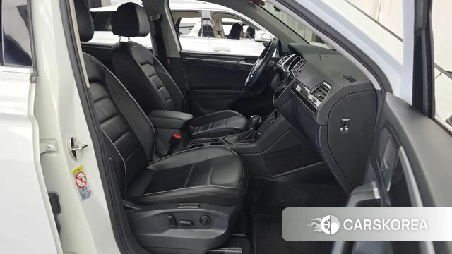 Volkswagen Tiguan second Generation 2018 Белый из Кореи, фото 2
