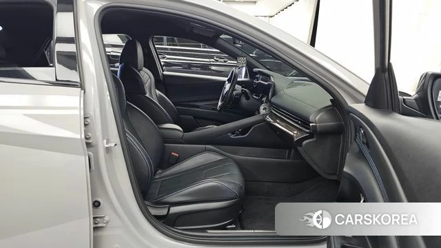 Hyundai Avante (CN7) 2021 Серебристо-серый из Кореи, фото 2