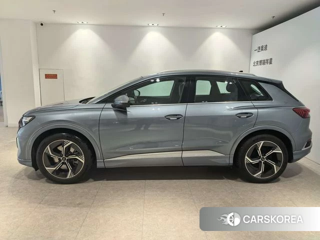 Audi Q4 2025 Синий из Китая, фото 2