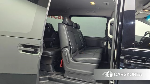 Hyundai Staria 2023 Черный из Кореи, фото 2