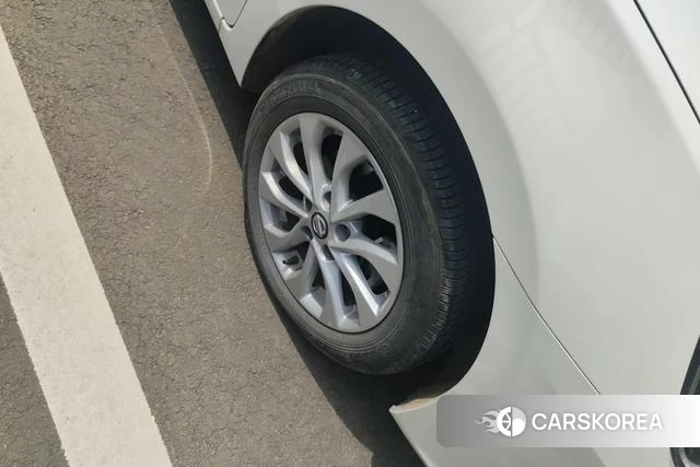 Nissan Sylphy 2024 Белый из Китая, фото 2