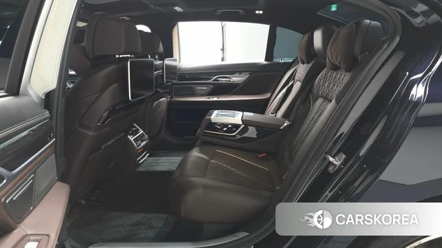 BMW 7 Series (G11) 2018 Черный из Кореи, фото 2