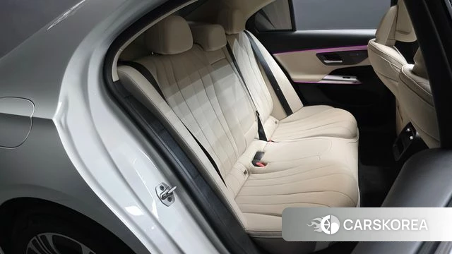 Mercedes-Benz E-Class W214 2024 Белый из Кореи, фото 2