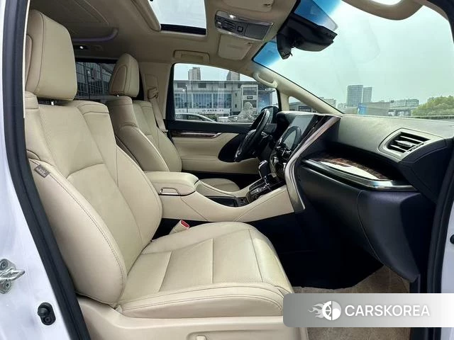 Toyota Alphard 2023 Белый из Китая, фото 2