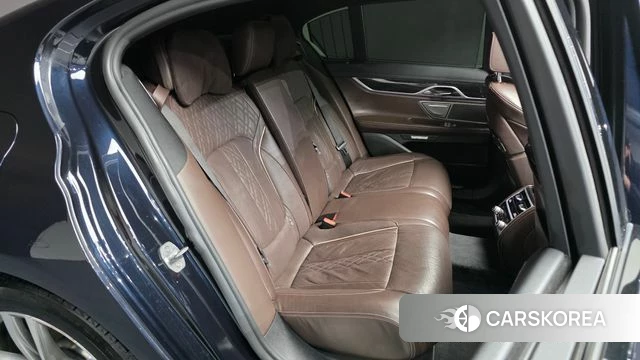 BMW 7 Series (G11) 2018 Черный из Кореи, фото 2
