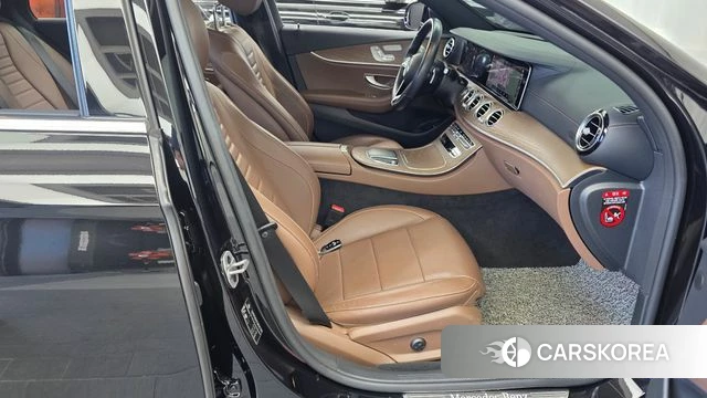 Mercedes-Benz E-Class W213 2021 Черный из Кореи, фото 2