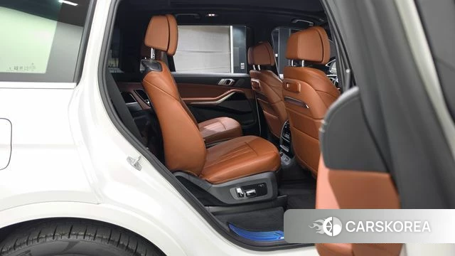 BMW X7 (G07) 2024 Белый из Кореи, фото 2