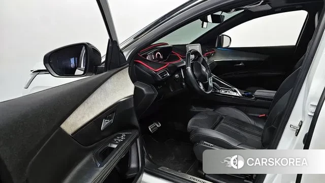 Peugeot 5008 second generation 2021 Белый двухцветный из Кореи, фото 2