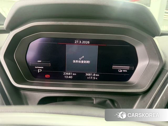 Audi Q5L 2023 Темно-серый из Китая, фото 2