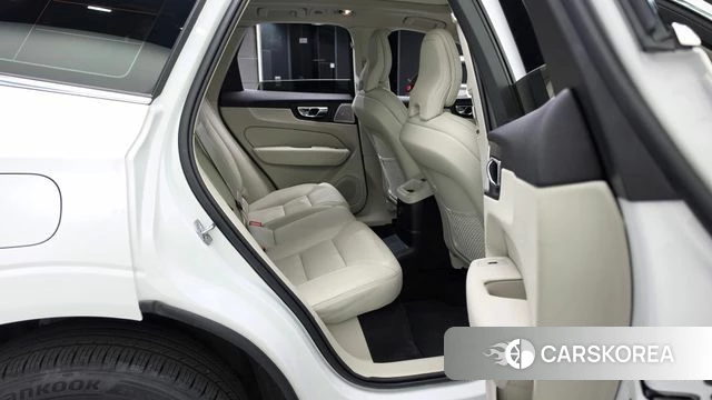 Volvo XC60 second Generation 2021 Белый из Кореи, фото 2