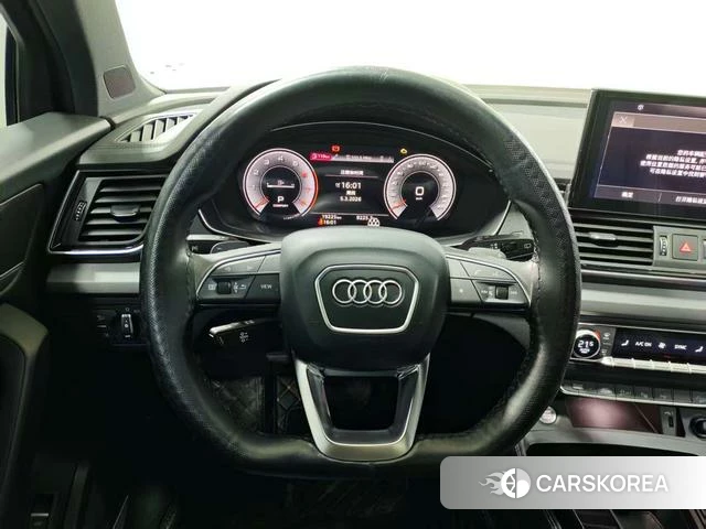 Audi Q5L 2021 Темно-серый из Китая, фото 2