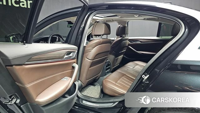 BMW 5 Series (G30) 2018 Черный из Кореи, фото 2