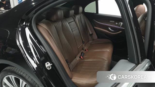 Mercedes-Benz E-Class W213 2023 Черный из Кореи, фото 2
