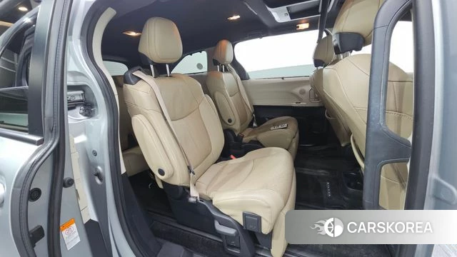 Toyota Sienna 4th Generation 2021 Серебристо-серый из Кореи, фото 2