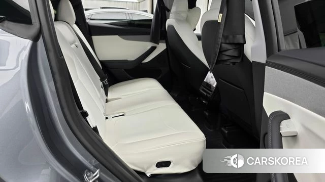 Tesla Model Y 2025 Серебристо-серый из Кореи, фото 2