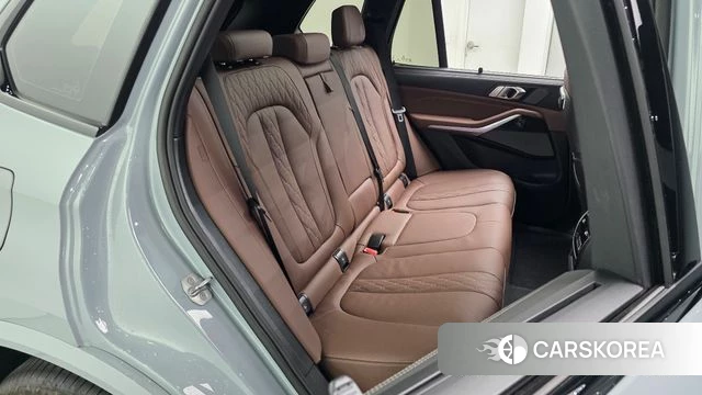 BMW X5 (G05) 2026 Светло-серебряный цвет из Кореи, фото 2