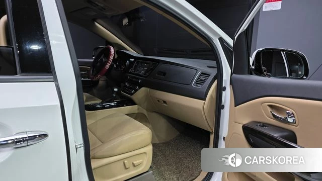 Kia The New Carnival 2019 Белый из Кореи, фото 2
