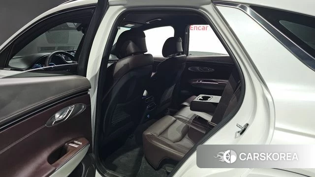 Genesis GV70 2023 Белый из Кореи, фото 2