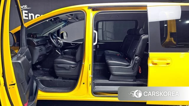 Hyundai Staria 2023 Желтый из Кореи, фото 2